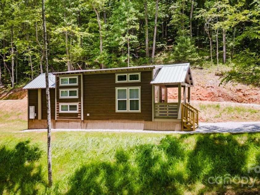 15 Pinehurst Drive, Bryson City, NC 28713.  MLS# CAR4305404, YatesRealty ID 787. 