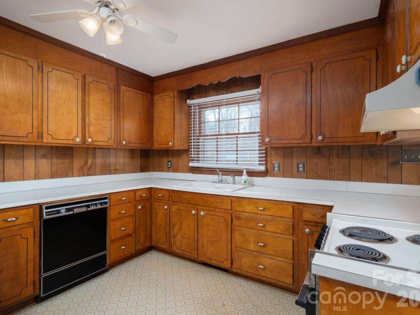 2017 Belmar Drive, Gastonia, NC 28052.  MLS# CAR4353756, YatesRealty ID 7870. 