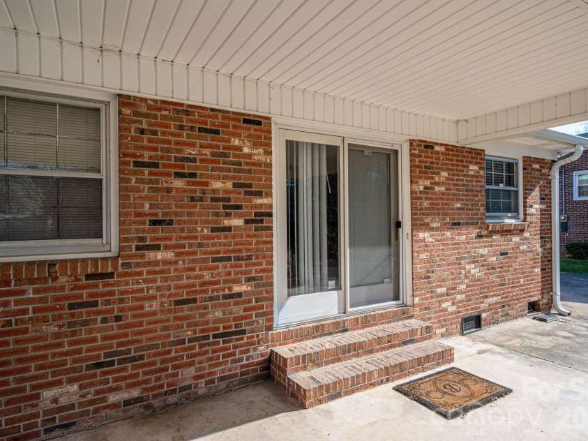 2017 Belmar Drive, Gastonia, NC 28052.  MLS# CAR4353756, YatesRealty ID 7870. 