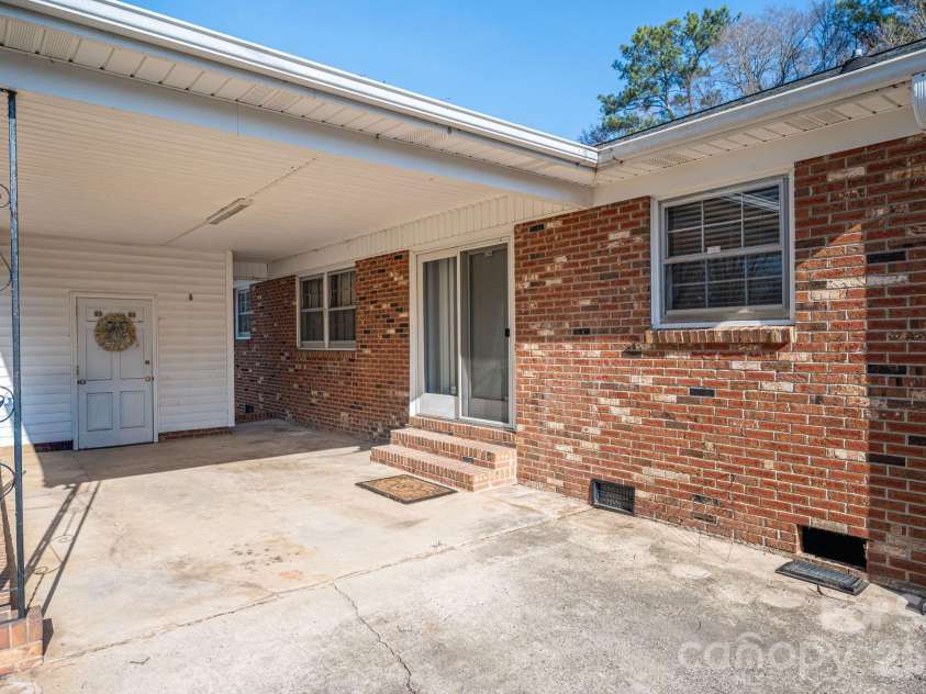 2017 Belmar Drive, Gastonia, NC 28052.  MLS# CAR4353756, YatesRealty ID 7870. 