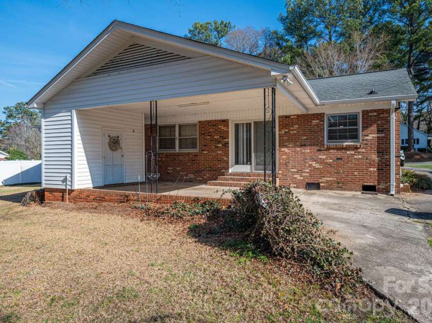 2017 Belmar Drive, Gastonia, NC 28052.  MLS# CAR4353756, YatesRealty ID 7870. 