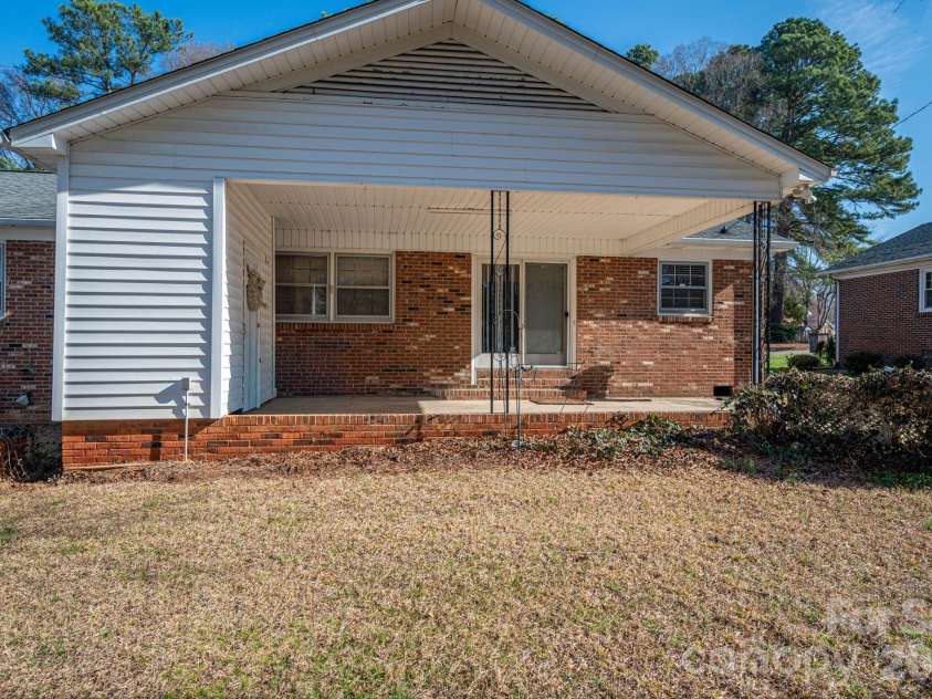 2017 Belmar Drive, Gastonia, NC 28052.  MLS# CAR4353756, YatesRealty ID 7870. 