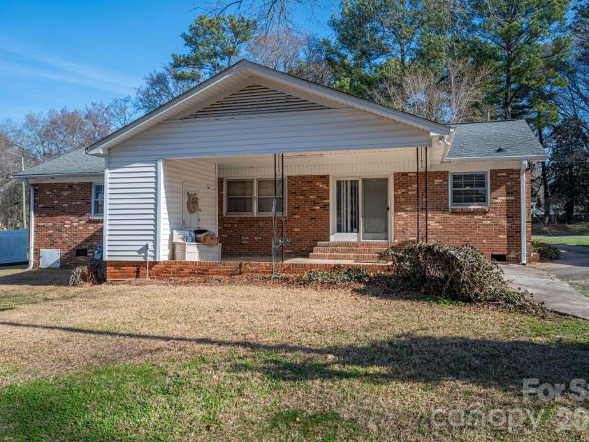 2017 Belmar Drive, Gastonia, NC 28052.  MLS# CAR4353756, YatesRealty ID 7870. 