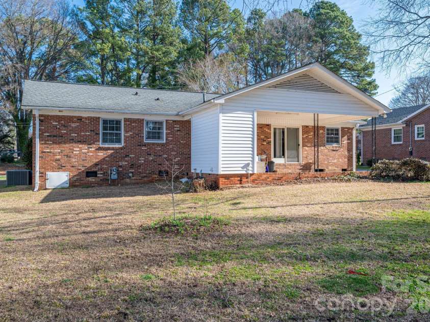 2017 Belmar Drive, Gastonia, NC 28052.  MLS# CAR4353756, YatesRealty ID 7870. 