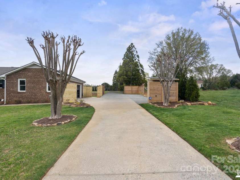 5119 Blackberry Lane, Matthews, NC 28104.  MLS# CAR4240409, YatesRealty ID 7870. 