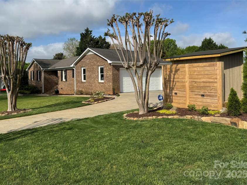 5119 Blackberry Lane, Matthews, NC 28104.  MLS# CAR4240409, YatesRealty ID 7870. 