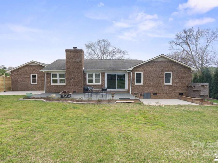 5119 Blackberry Lane, Matthews, NC 28104.  MLS# CAR4240409, YatesRealty ID 7870. 