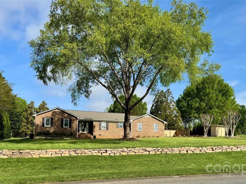 5119 Blackberry Lane, Matthews, NC 28104.  MLS# CAR4240409, YatesRealty ID 7870. 