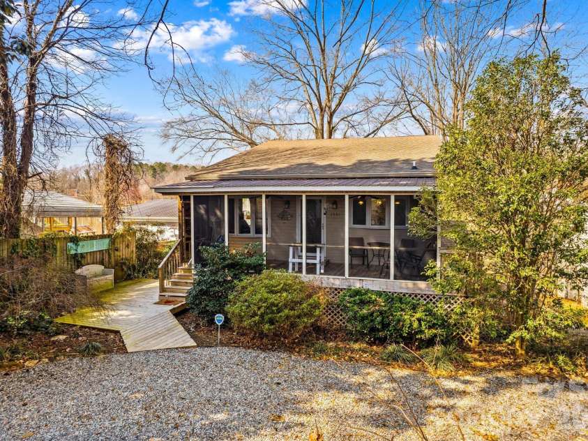 1331 Hickory Point Drive, Lexington, NC 27292.  MLS# CAR4355621, YatesRealty ID 7871. 
