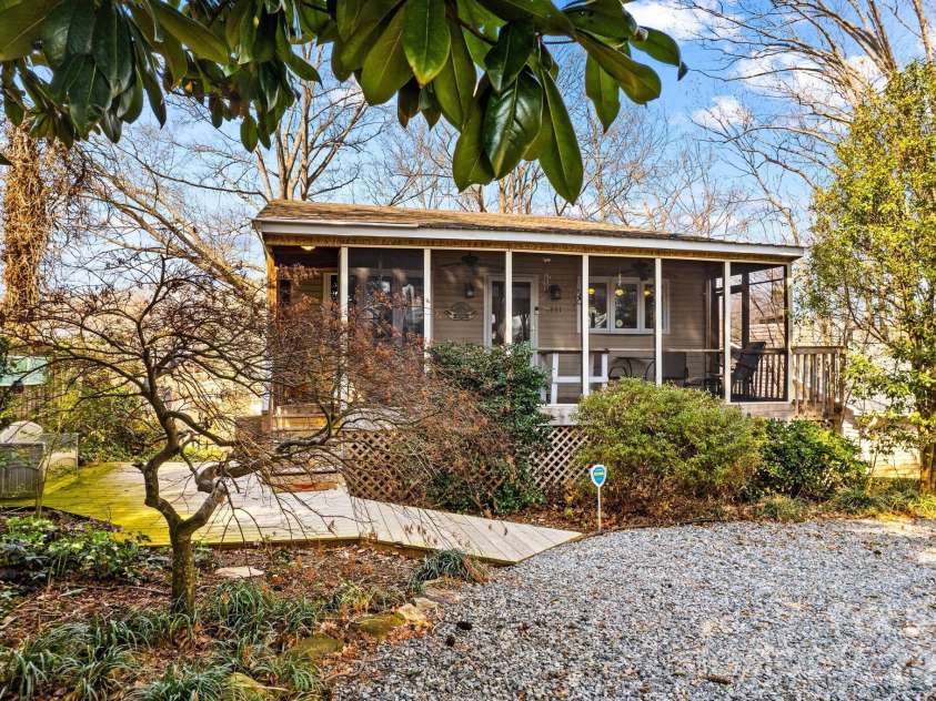 1331 Hickory Point Drive, Lexington, NC 27292.  MLS# CAR4355621, YatesRealty ID 7871. 