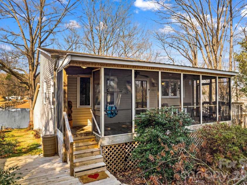 1331 Hickory Point Drive, Lexington, NC 27292.  MLS# CAR4355621, YatesRealty ID 7871. 