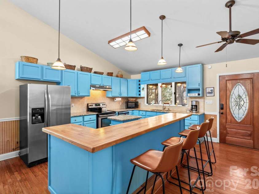 1331 Hickory Point Drive, Lexington, NC 27292.  MLS# CAR4355621, YatesRealty ID 7871. 
