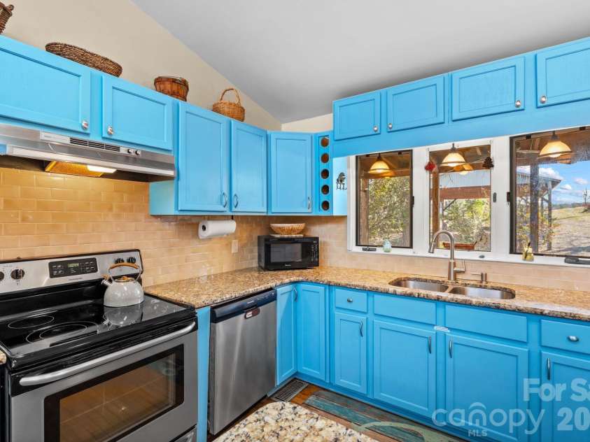1331 Hickory Point Drive, Lexington, NC 27292.  MLS# CAR4355621, YatesRealty ID 7871. 