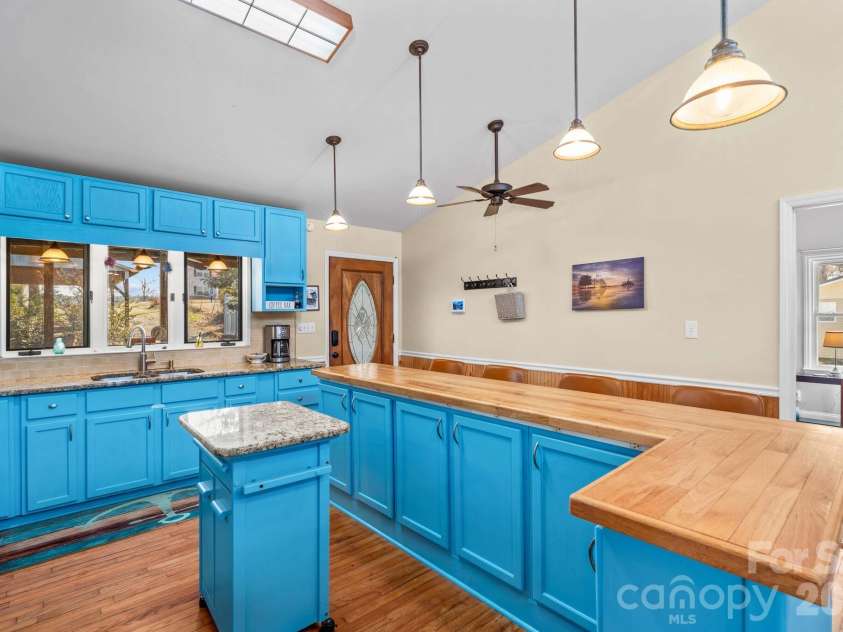 1331 Hickory Point Drive, Lexington, NC 27292.  MLS# CAR4355621, YatesRealty ID 7871. 