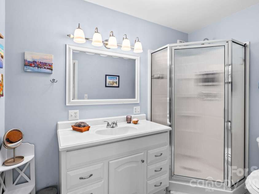 1331 Hickory Point Drive, Lexington, NC 27292.  MLS# CAR4355621, YatesRealty ID 7871. 