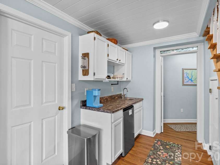 1331 Hickory Point Drive, Lexington, NC 27292.  MLS# CAR4355621, YatesRealty ID 7871. 