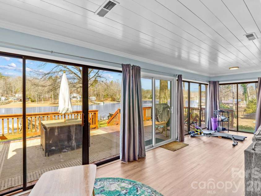 1331 Hickory Point Drive, Lexington, NC 27292.  MLS# CAR4355621, YatesRealty ID 7871. 