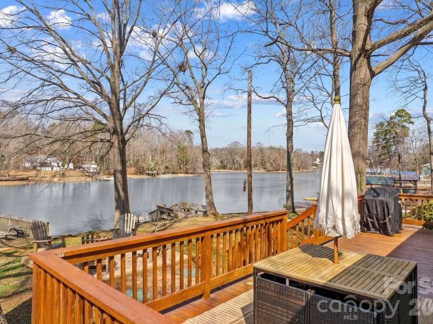 1331 Hickory Point Drive, Lexington, NC 27292.  MLS# CAR4355621, YatesRealty ID 7871. 