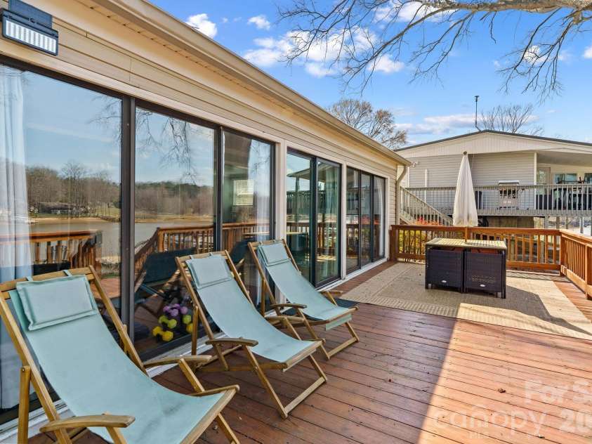 1331 Hickory Point Drive, Lexington, NC 27292.  MLS# CAR4355621, YatesRealty ID 7871. 