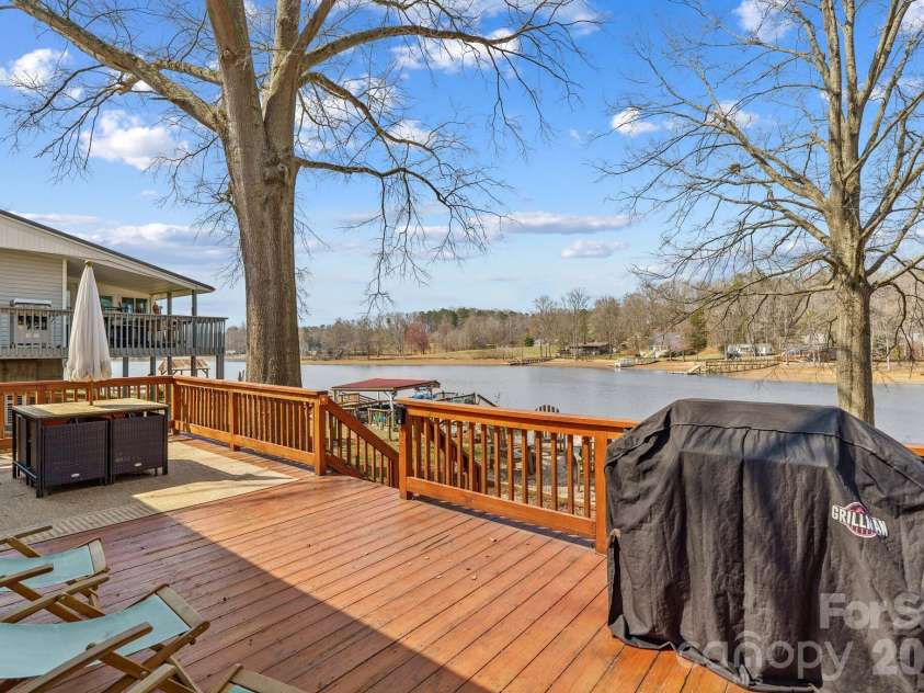 1331 Hickory Point Drive, Lexington, NC 27292.  MLS# CAR4355621, YatesRealty ID 7871. 