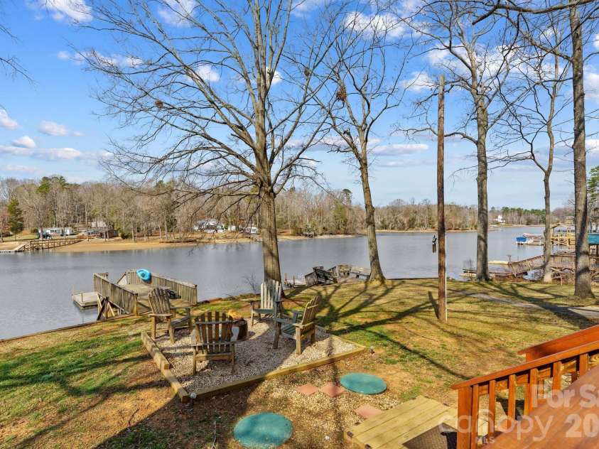 1331 Hickory Point Drive, Lexington, NC 27292.  MLS# CAR4355621, YatesRealty ID 7871. 