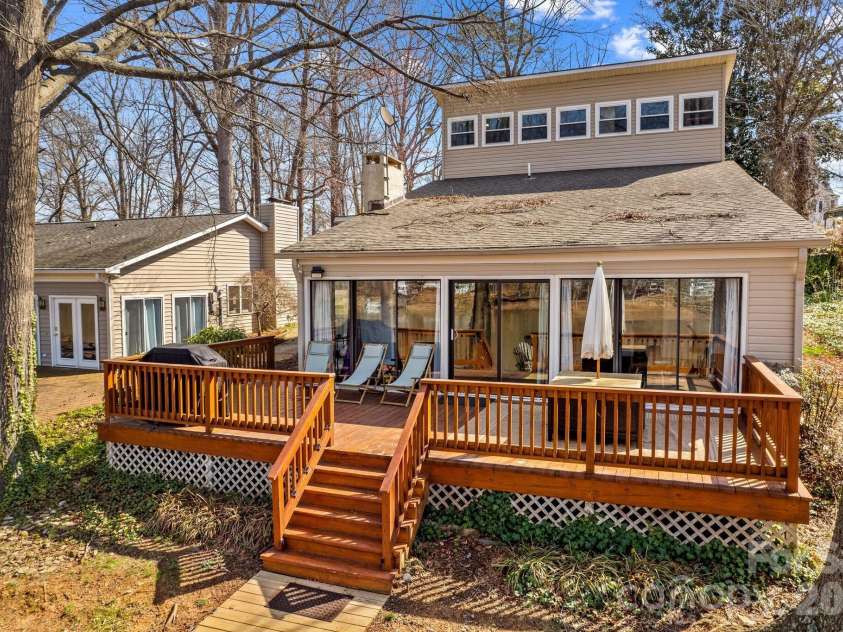 1331 Hickory Point Drive, Lexington, NC 27292.  MLS# CAR4355621, YatesRealty ID 7871. 