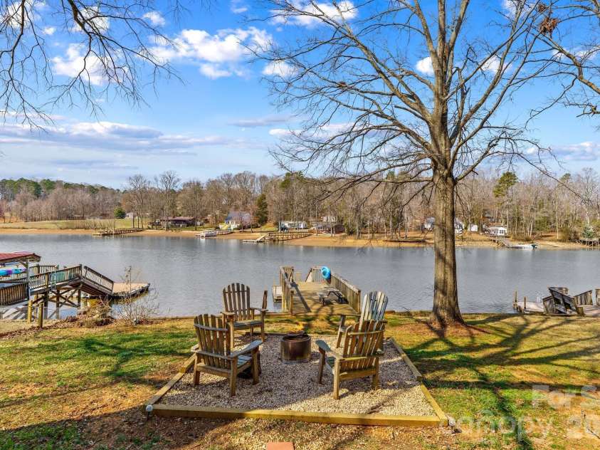 1331 Hickory Point Drive, Lexington, NC 27292.  MLS# CAR4355621, YatesRealty ID 7871. 