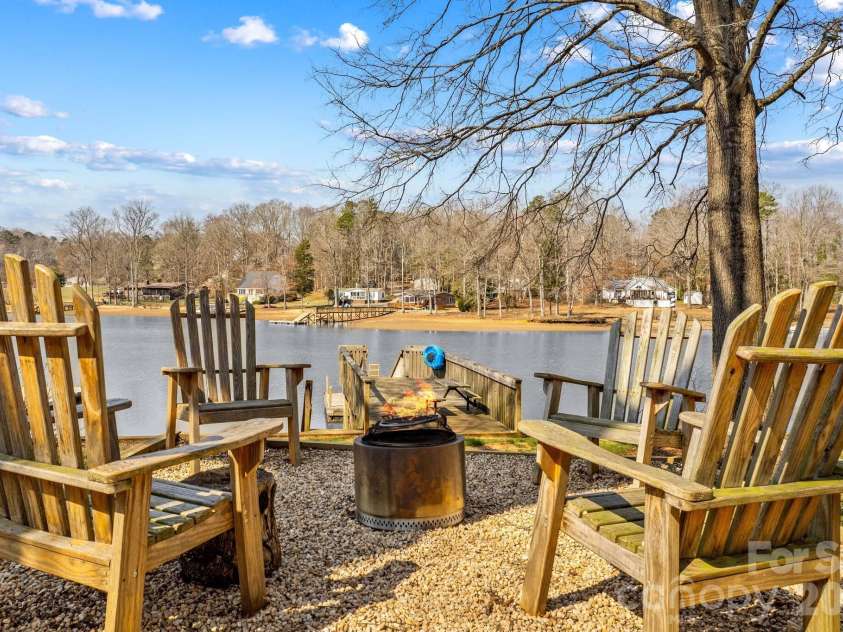 1331 Hickory Point Drive, Lexington, NC 27292.  MLS# CAR4355621, YatesRealty ID 7871. 