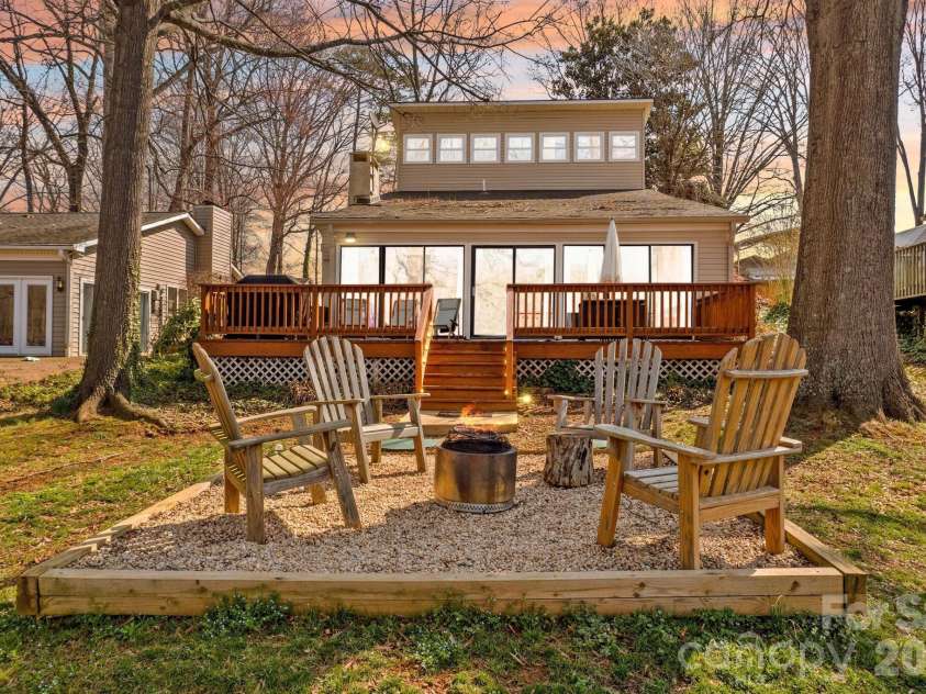 1331 Hickory Point Drive, Lexington, NC 27292.  MLS# CAR4355621, YatesRealty ID 7871. 