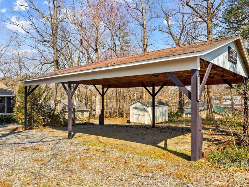 1331 Hickory Point Drive, Lexington, NC 27292.  MLS# CAR4355621, YatesRealty ID 7871. 
