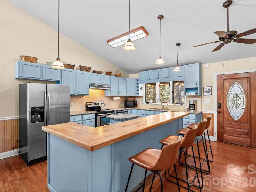 1331 Hickory Point Drive, Lexington, NC 27292.  MLS# CAR4355621, YatesRealty ID 7871. 