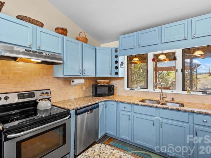 1331 Hickory Point Drive, Lexington, NC 27292.  MLS# CAR4355621, YatesRealty ID 7871. 