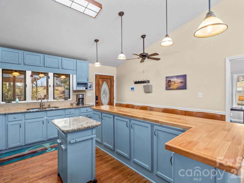 1331 Hickory Point Drive, Lexington, NC 27292.  MLS# CAR4355621, YatesRealty ID 7871. 