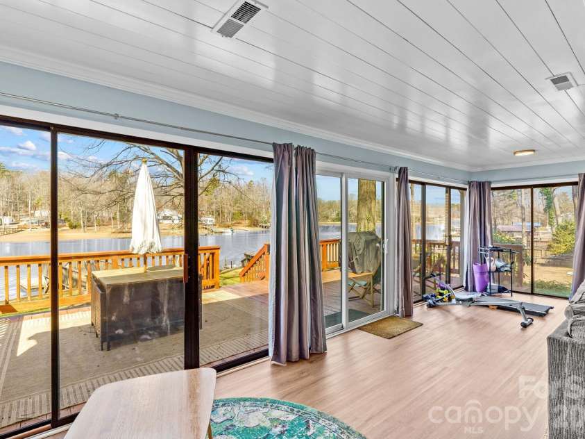 1331 Hickory Point Drive, Lexington, NC 27292.  MLS# CAR4355621, YatesRealty ID 7871. 