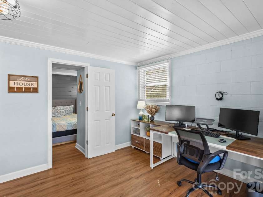 1331 Hickory Point Drive, Lexington, NC 27292.  MLS# CAR4355621, YatesRealty ID 7871. 