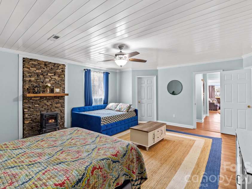 1331 Hickory Point Drive, Lexington, NC 27292.  MLS# CAR4355621, YatesRealty ID 7871. 