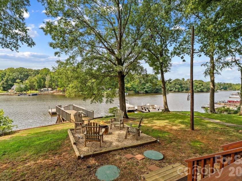 1331 Hickory Point Drive, Lexington, NC 27292.  MLS# CAR4355621, YatesRealty ID 7871. 