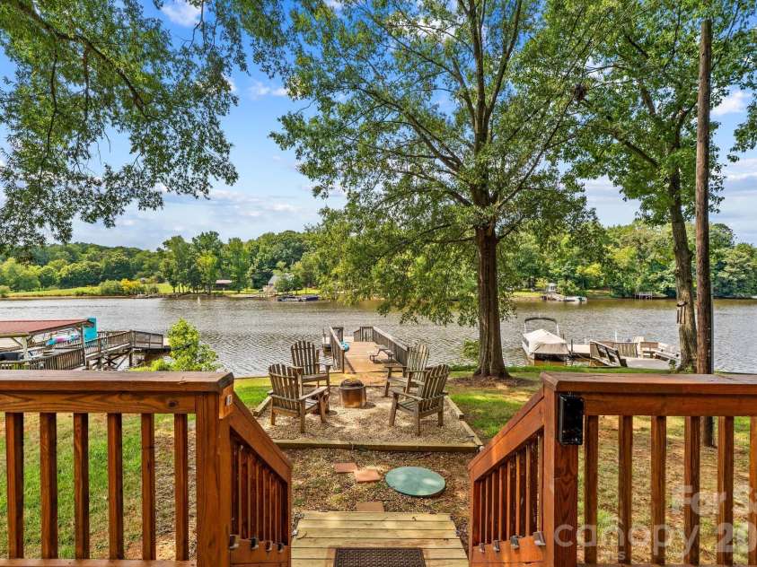 1331 Hickory Point Drive, Lexington, NC 27292.  MLS# CAR4355621, YatesRealty ID 7871. 