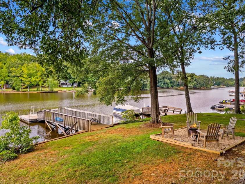 1331 Hickory Point Drive, Lexington, NC 27292.  MLS# CAR4355621, YatesRealty ID 7871. 