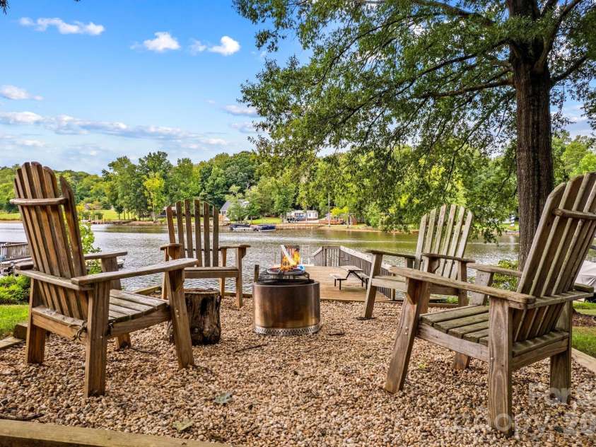 1331 Hickory Point Drive, Lexington, NC 27292.  MLS# CAR4355621, YatesRealty ID 7871. 