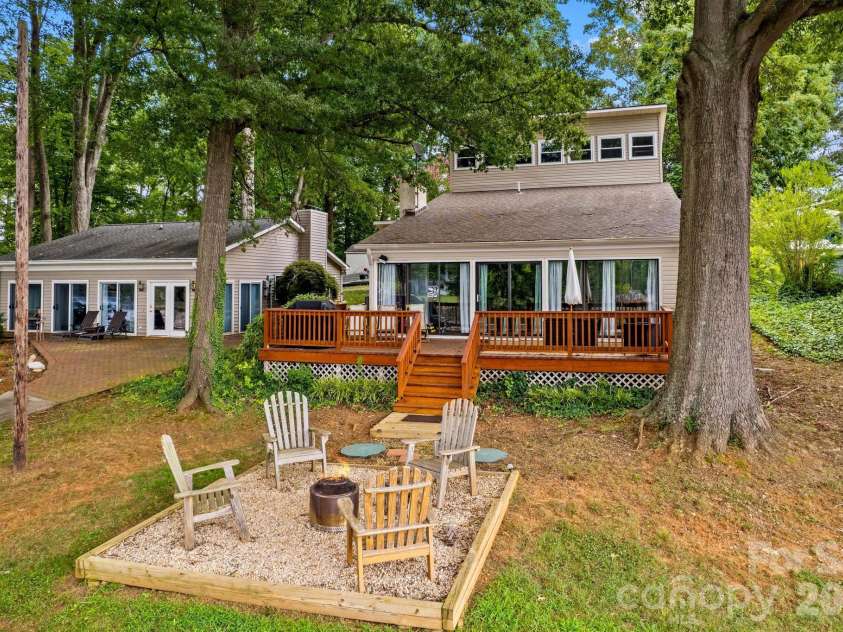 1331 Hickory Point Drive, Lexington, NC 27292.  MLS# CAR4355621, YatesRealty ID 7871. 