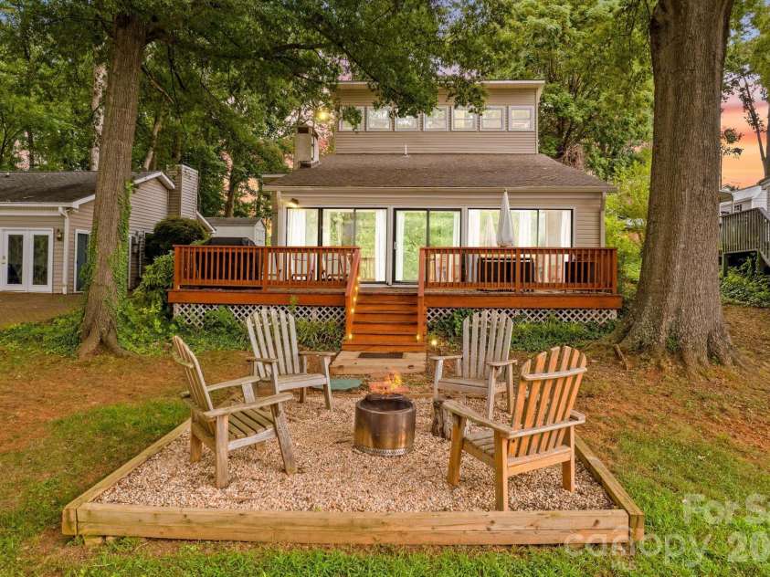 1331 Hickory Point Drive, Lexington, NC 27292.  MLS# CAR4355621, YatesRealty ID 7871. 