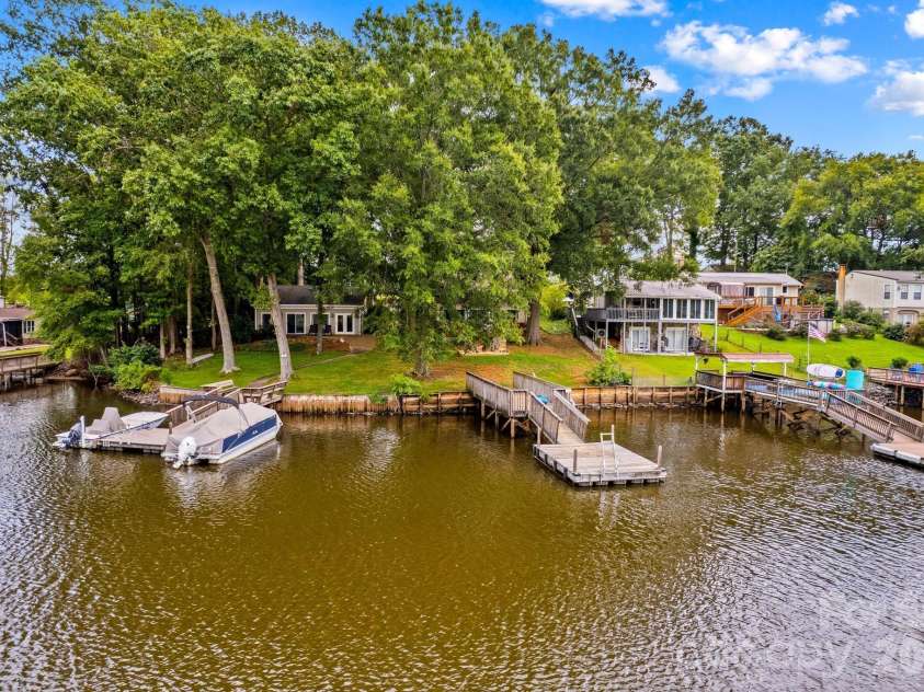 1331 Hickory Point Drive, Lexington, NC 27292.  MLS# CAR4355621, YatesRealty ID 7871. 