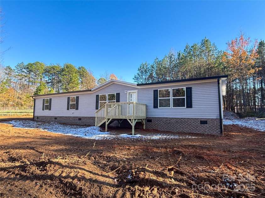 3553 33rd Street Drive, Hickory, NC 28601.  MLS# CAR4204793, YatesRealty ID 7873. 