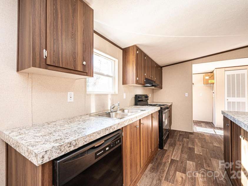 3553 33rd Street Drive, Hickory, NC 28601.  MLS# CAR4204793, YatesRealty ID 7873. 