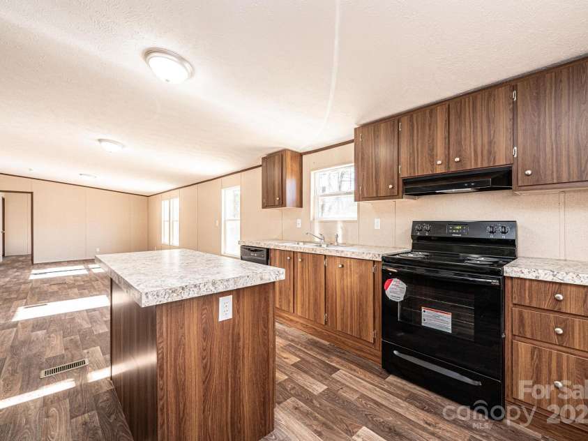 3553 33rd Street Drive, Hickory, NC 28601.  MLS# CAR4204793, YatesRealty ID 7873. 