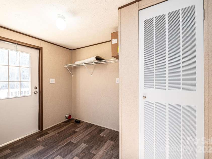 3553 33rd Street Drive, Hickory, NC 28601.  MLS# CAR4204793, YatesRealty ID 7873. 