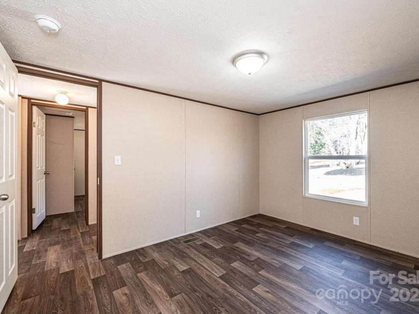 3553 33rd Street Drive, Hickory, NC 28601.  MLS# CAR4204793, YatesRealty ID 7873. 