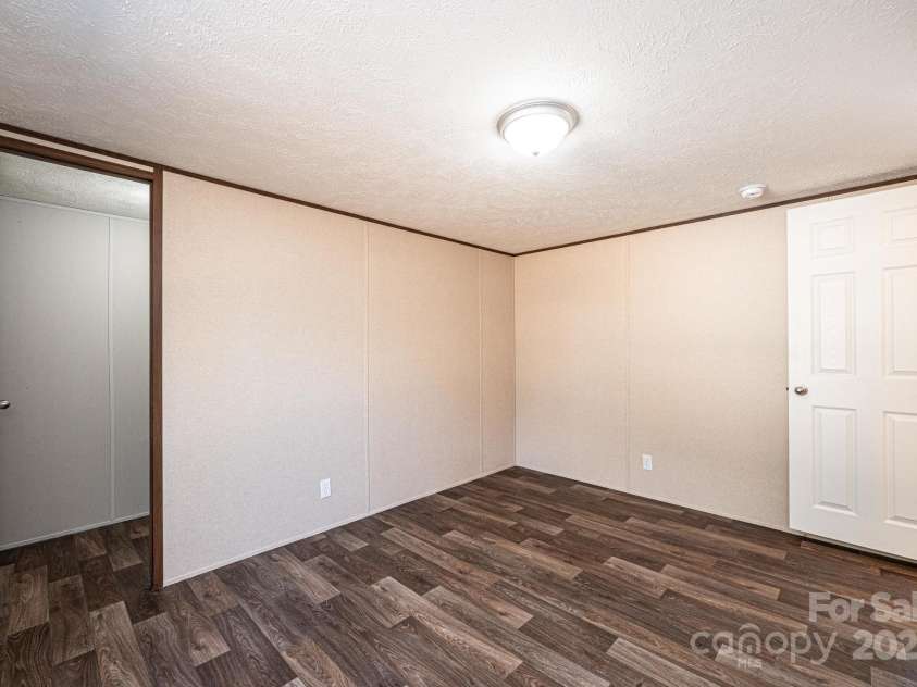 3553 33rd Street Drive, Hickory, NC 28601.  MLS# CAR4204793, YatesRealty ID 7873. 