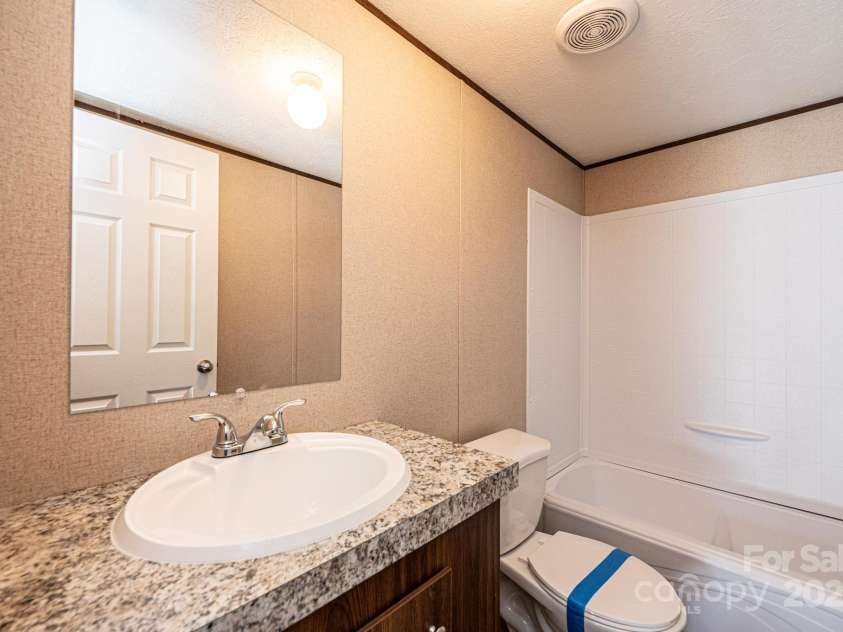 3553 33rd Street Drive, Hickory, NC 28601.  MLS# CAR4204793, YatesRealty ID 7873. 